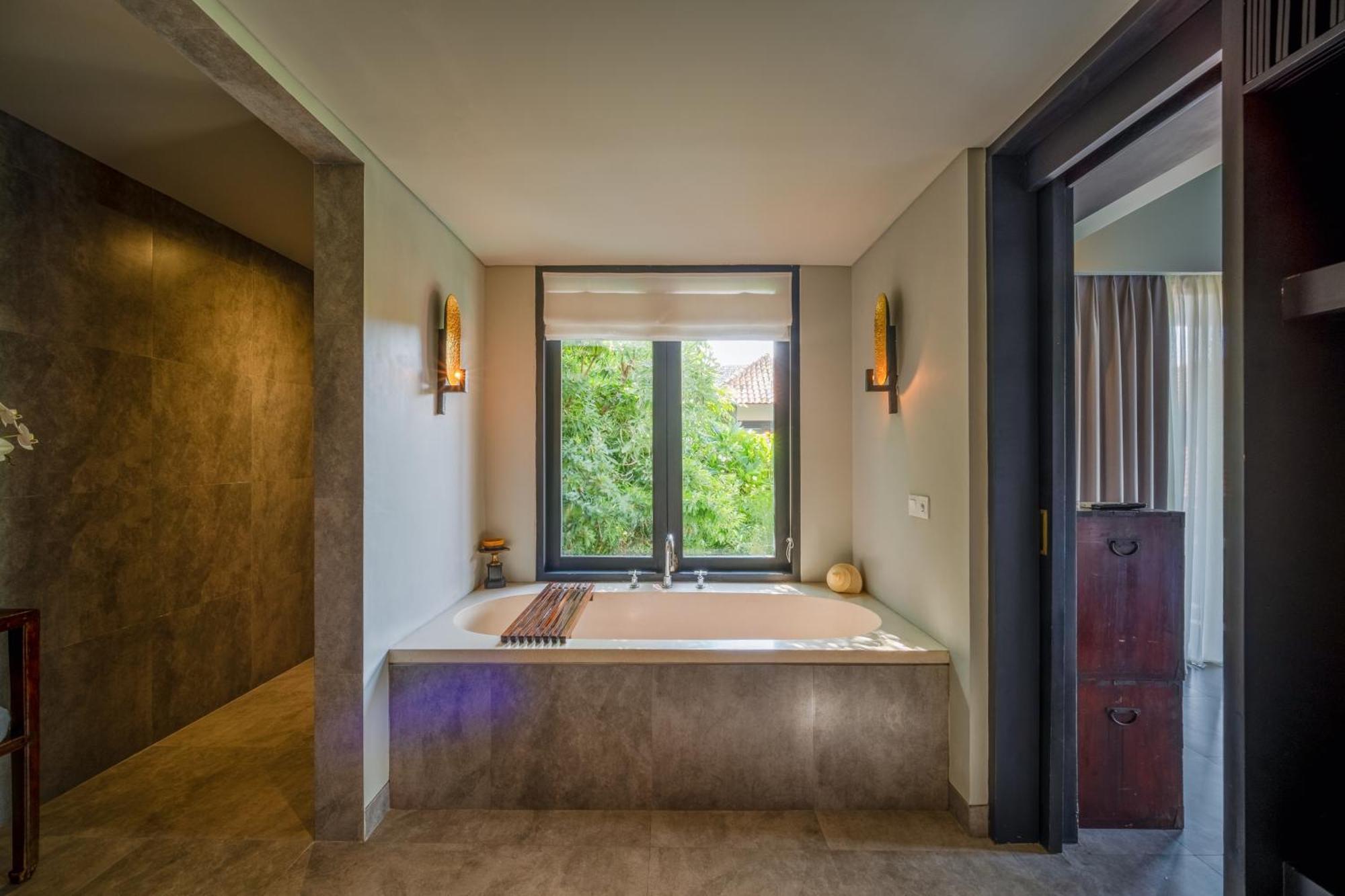 Villa De Suma - Fully Staffed Luxury Villa, Walk To The Beach! Seminyak Buitenkant foto
