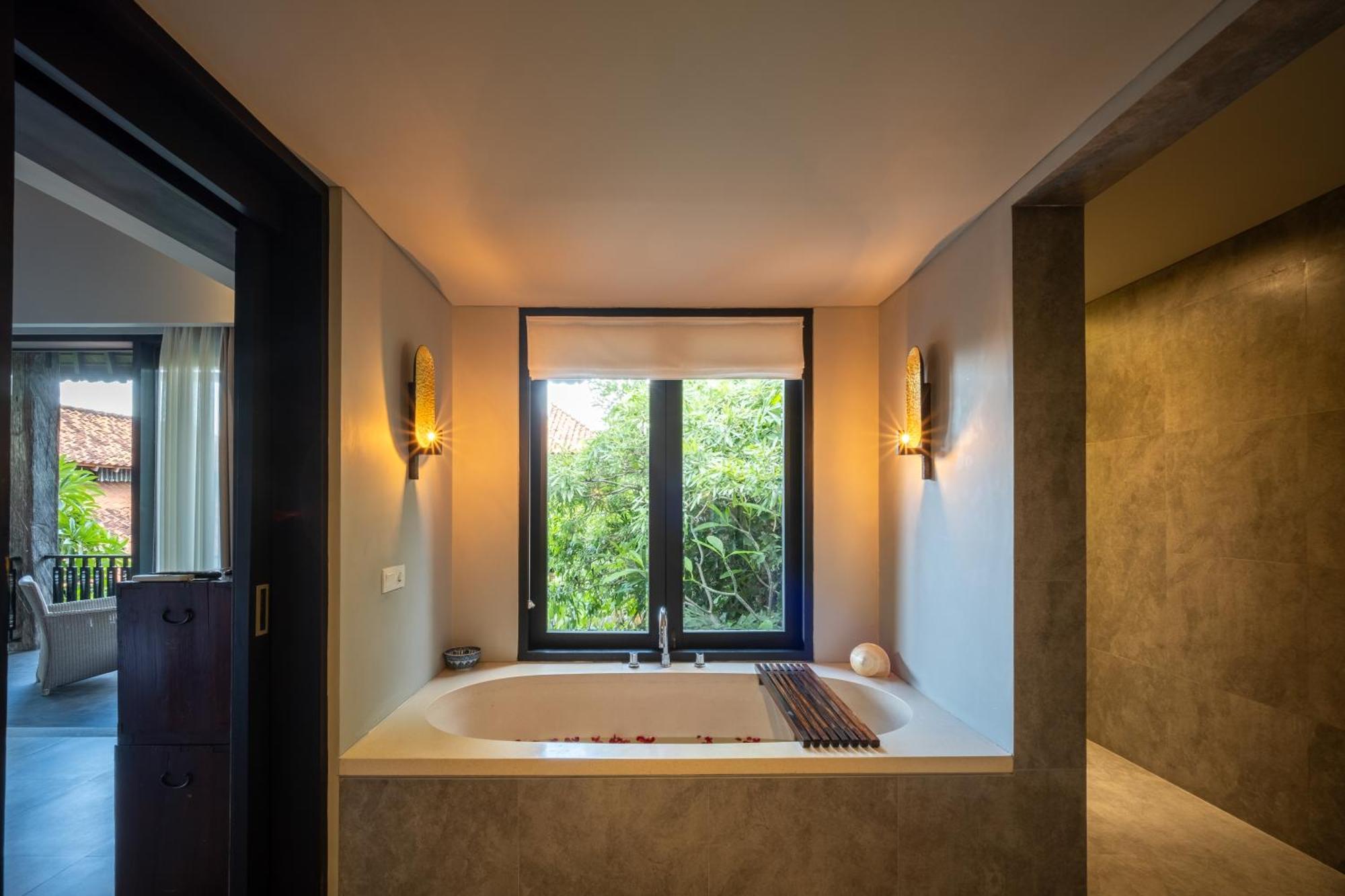 Villa De Suma - Fully Staffed Luxury Villa, Walk To The Beach! Seminyak Buitenkant foto